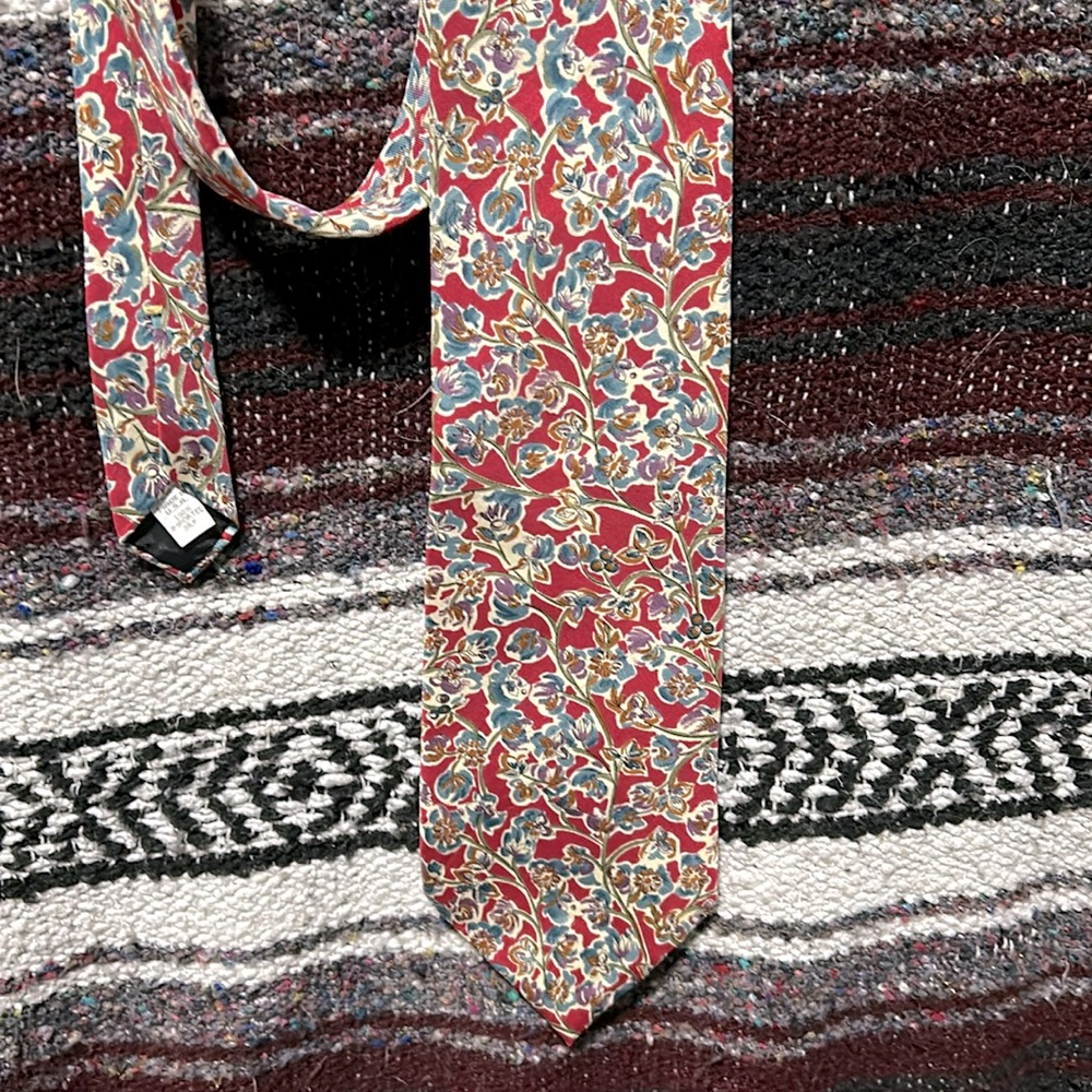 Oscar de La Renta silk neck tie